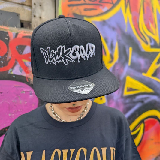 BG WHITE LOGO FLAT PEAK